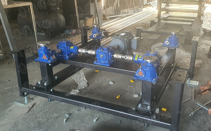 <strong>蝸（wō）輪絲（sī）杆升降機</strong>平台