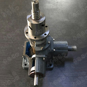 齒輪絲杆升（shēng）降機