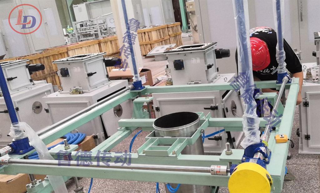 絲杆升降機（jī）聯動平台