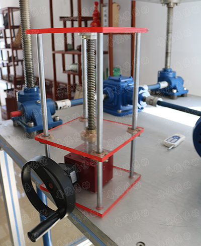 手動<strong>絲杆升降機（jī）</strong>